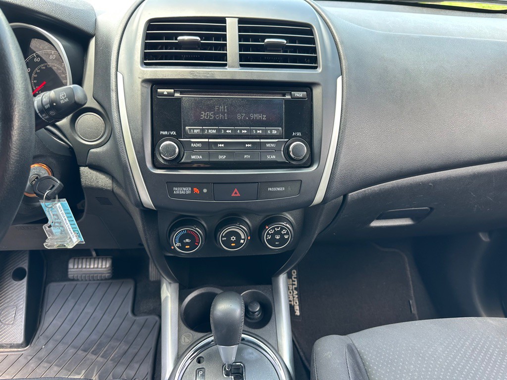2014 Mitsubishi Outlander Image 23