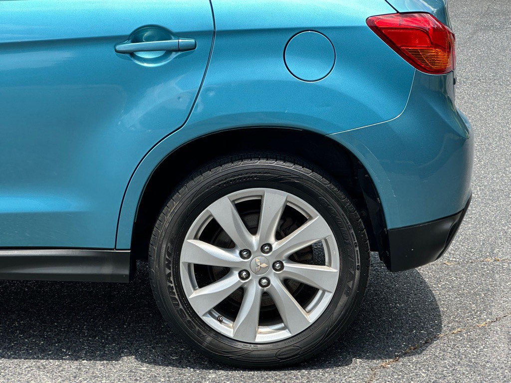 2014 Mitsubishi Outlander Image 30
