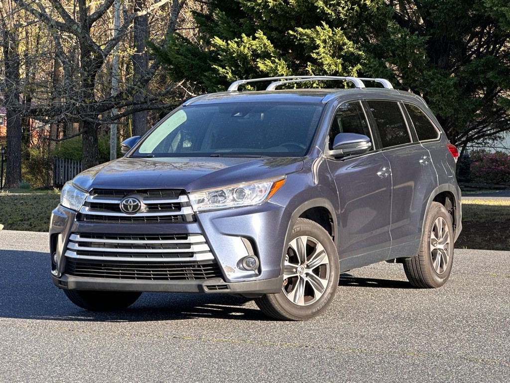 2017 Toyota Highlander Image 1