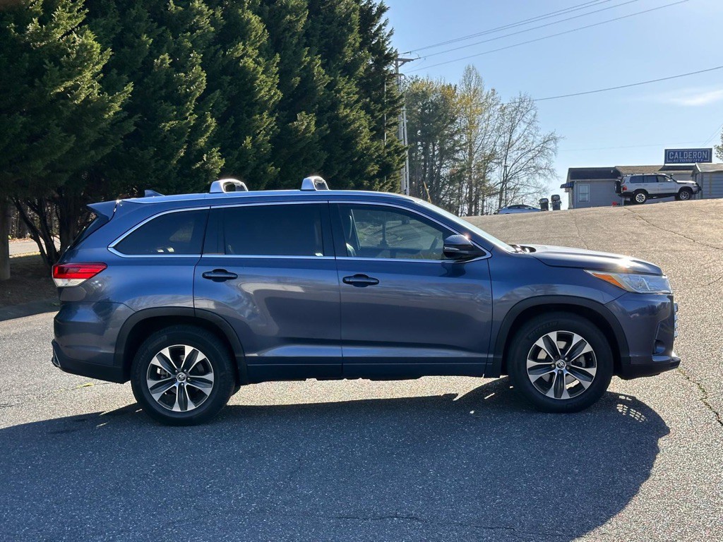 2017 Toyota Highlander Image 6
