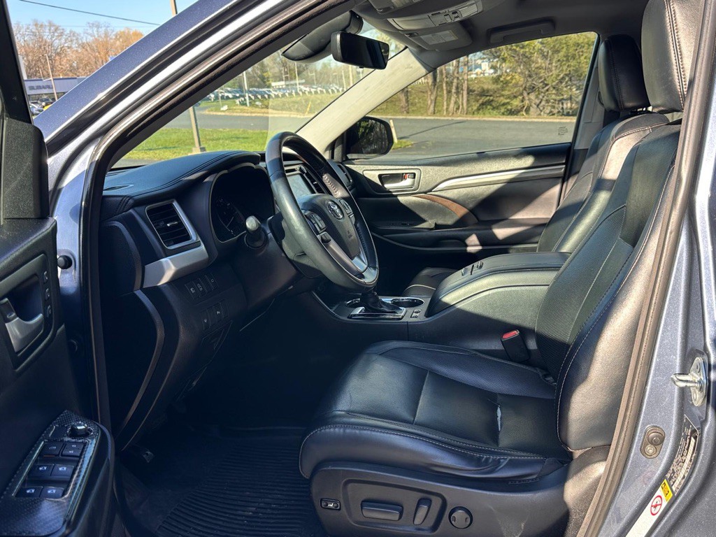 2017 Toyota Highlander Image 9