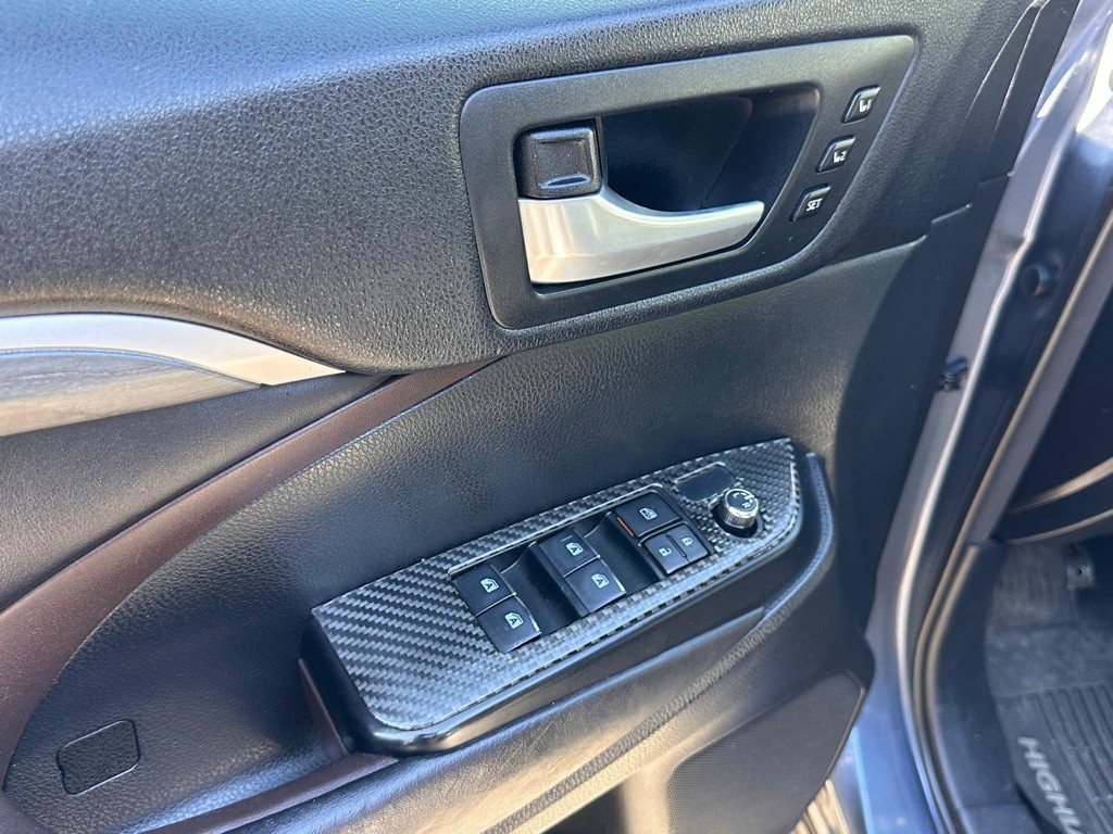 2017 Toyota Highlander Image 11