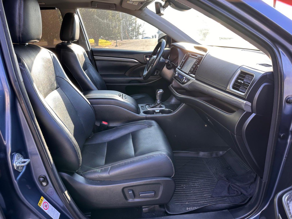 2017 Toyota Highlander Image 12