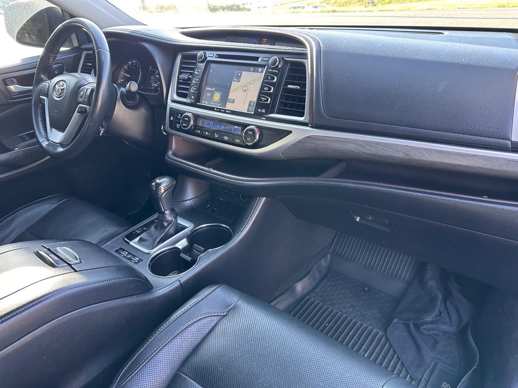 2017 Toyota Highlander Image 13