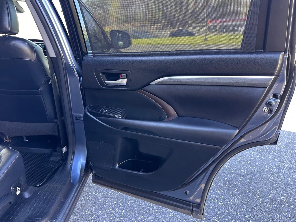 2017 Toyota Highlander Image 15