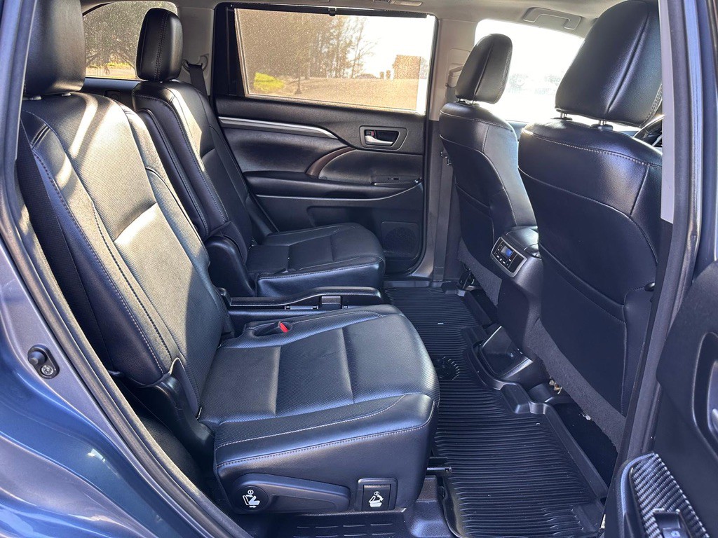 2017 Toyota Highlander Image 16