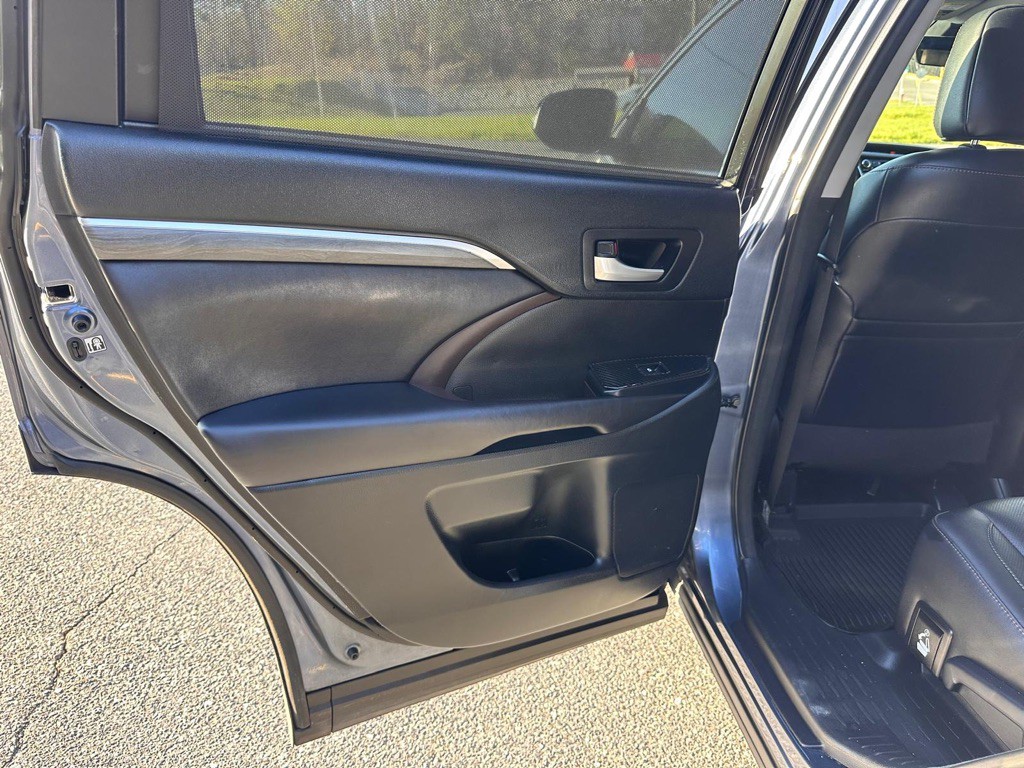 2017 Toyota Highlander Image 18