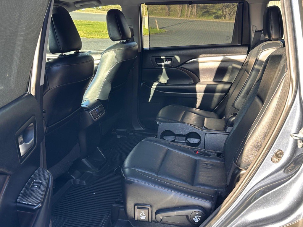 2017 Toyota Highlander Image 19