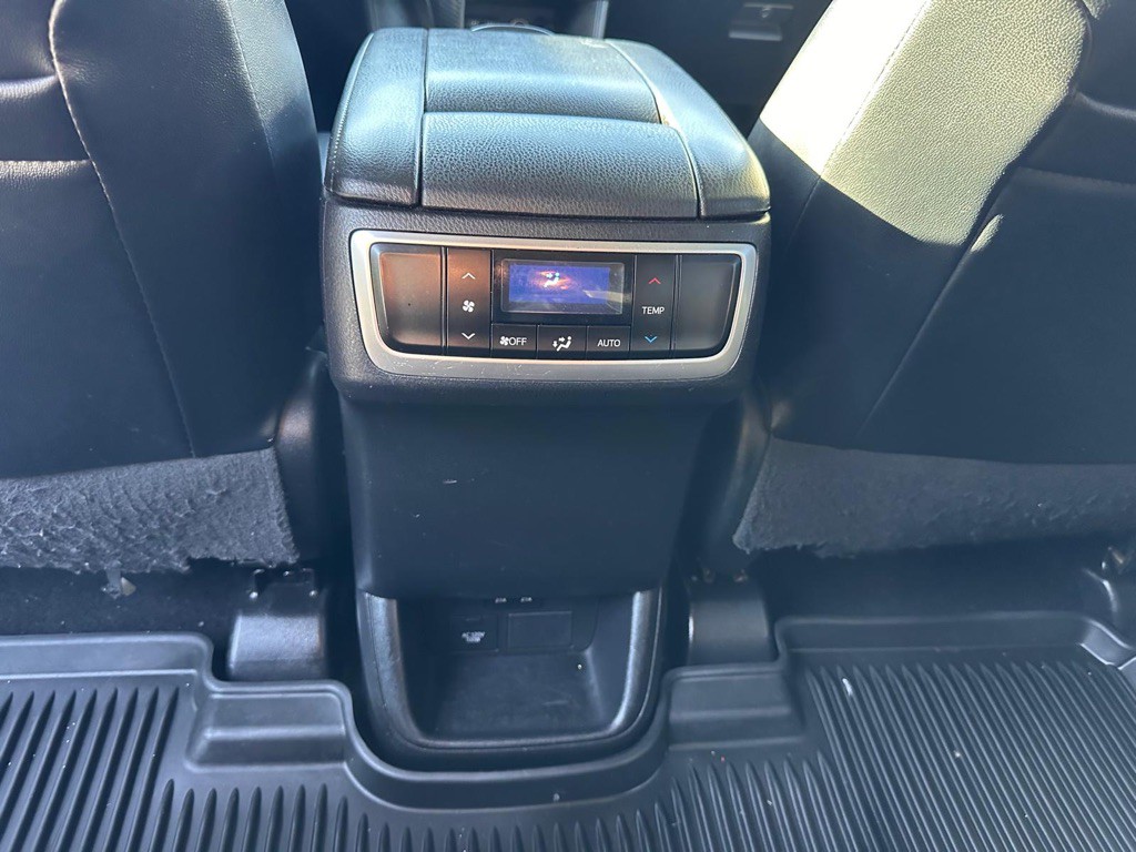 2017 Toyota Highlander Image 20
