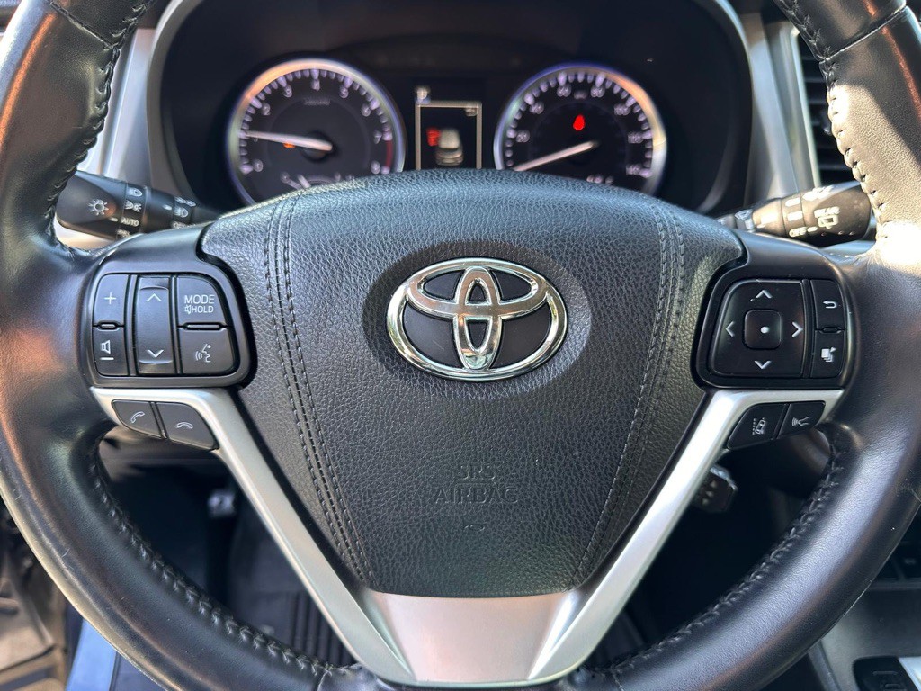 2017 Toyota Highlander Image 22