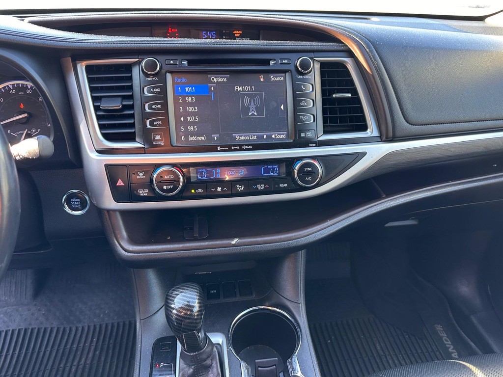 2017 Toyota Highlander Image 25