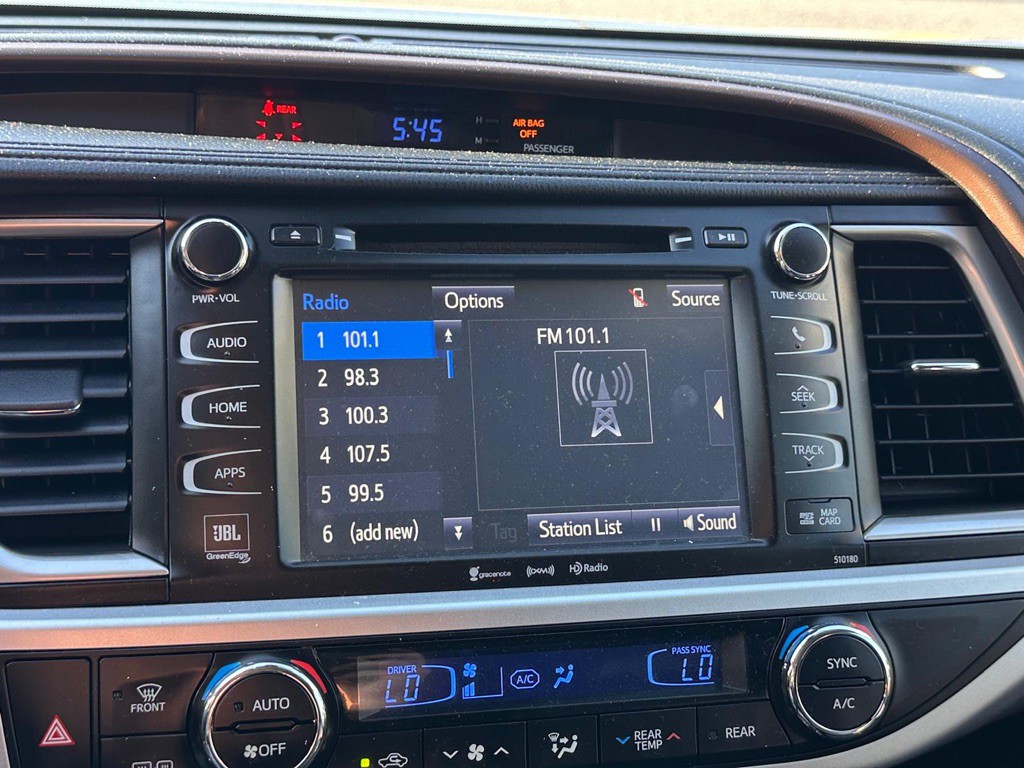 2017 Toyota Highlander Image 26