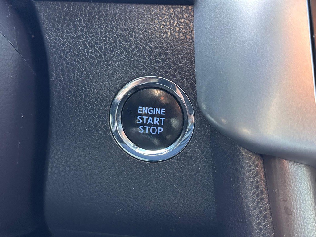 2017 Toyota Highlander Image 31