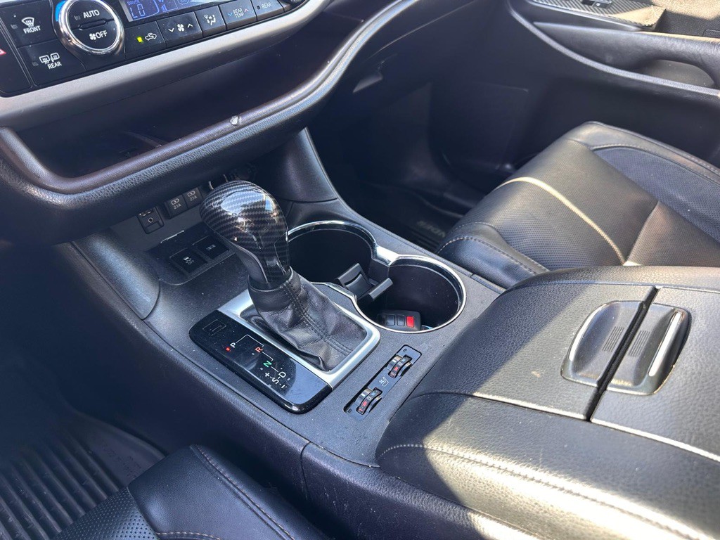 2017 Toyota Highlander Image 32