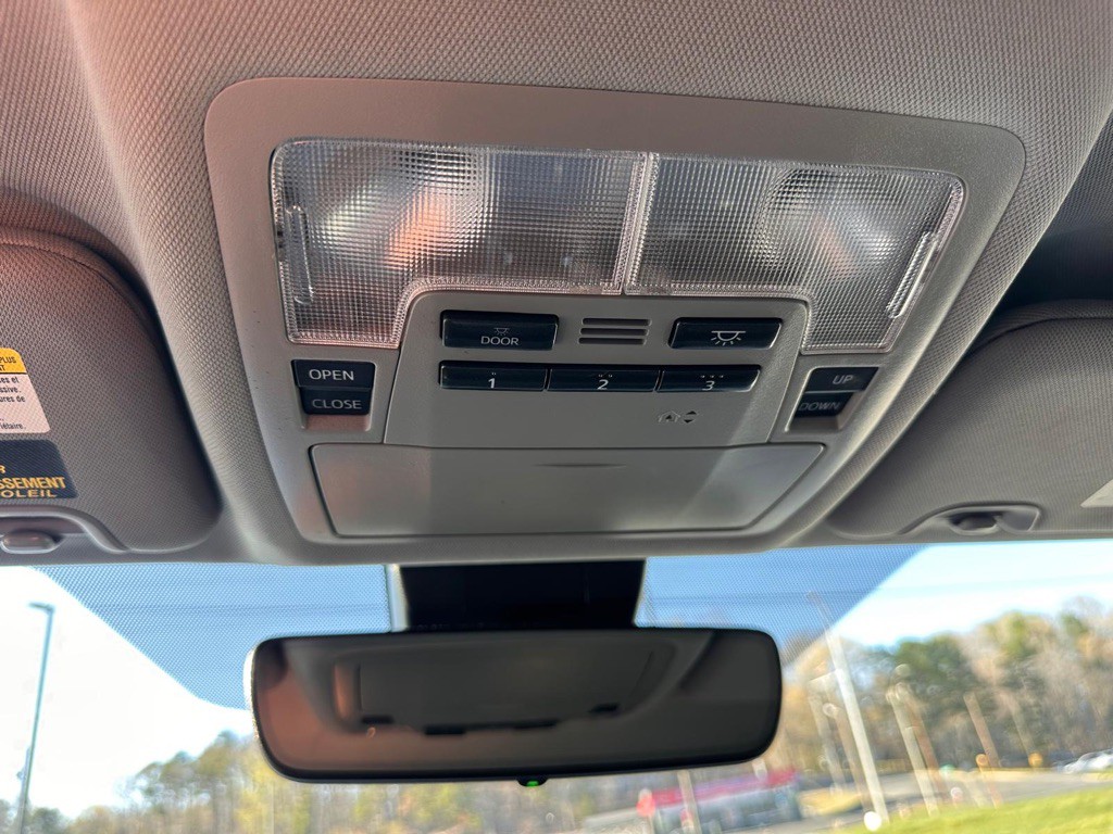 2017 Toyota Highlander Image 34