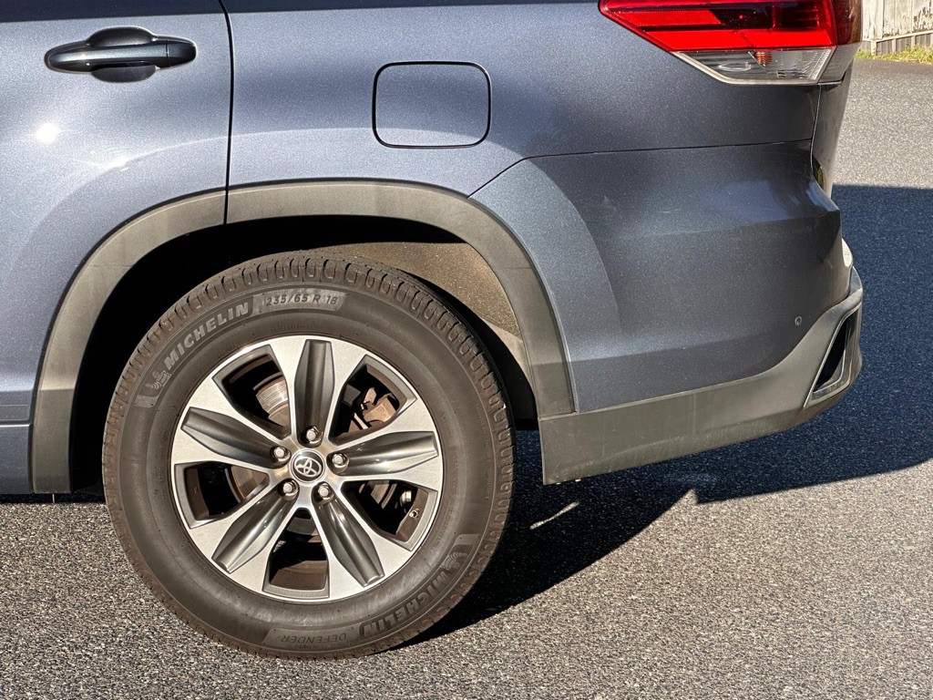 2017 Toyota Highlander Image 37