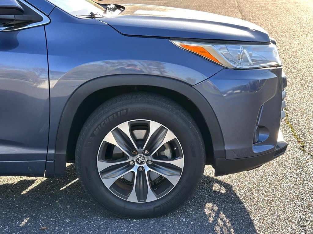 2017 Toyota Highlander Image 41