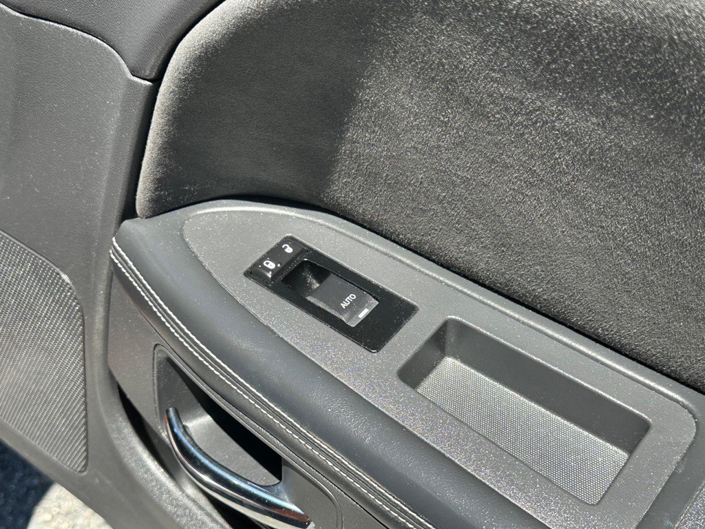 2012 Dodge Challenger Image 18