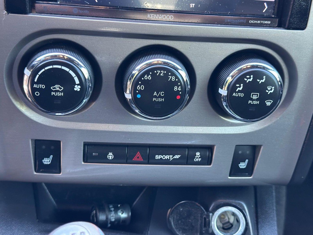 2012 Dodge Challenger Image 25