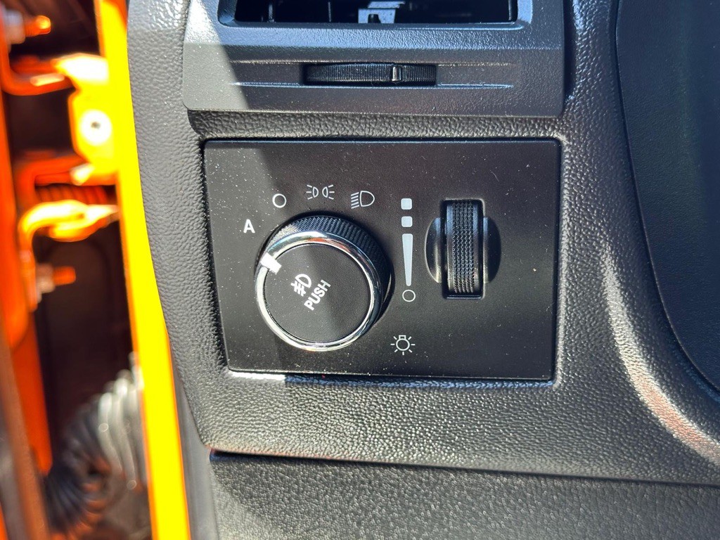 2012 Dodge Challenger Image 28