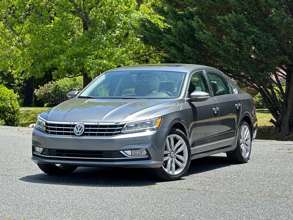 2016 Volkswagen Passat Image 1