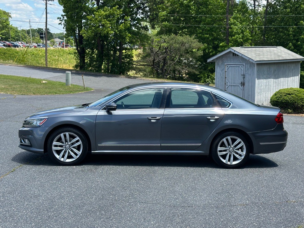 2016 Volkswagen Passat Image 4