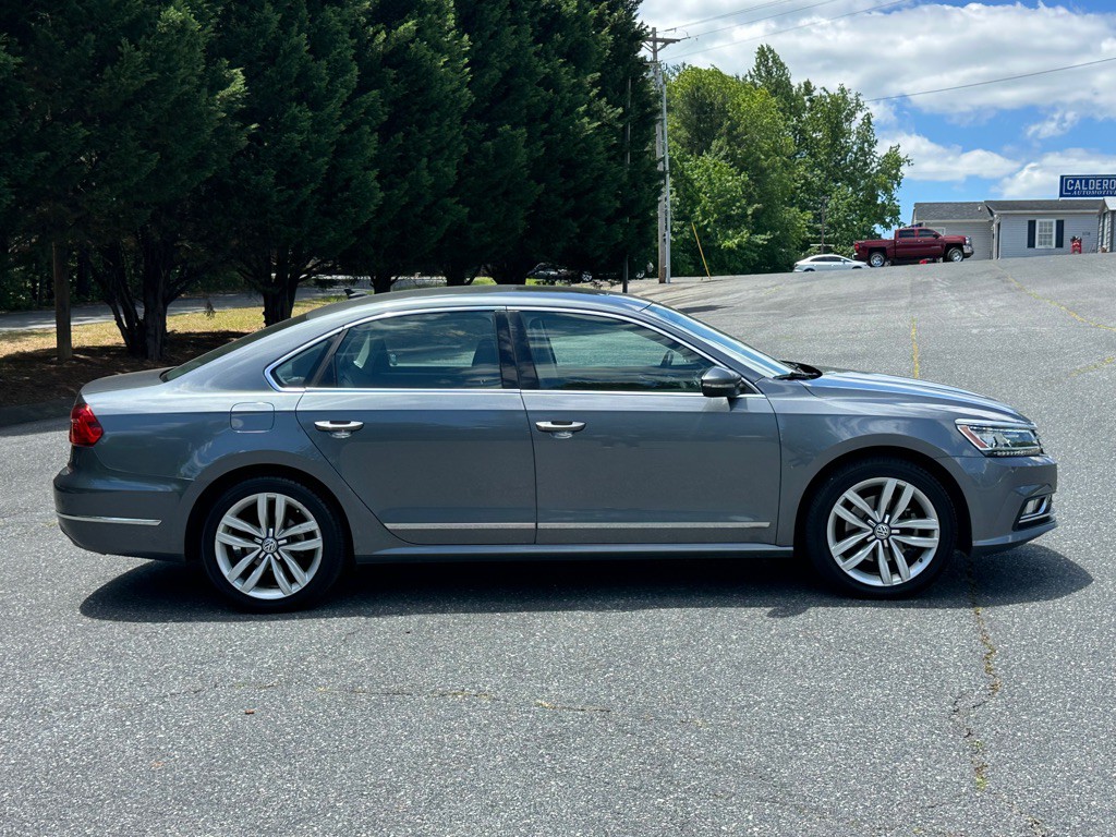 2016 Volkswagen Passat Image 7