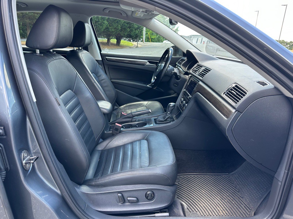 2016 Volkswagen Passat Image 16