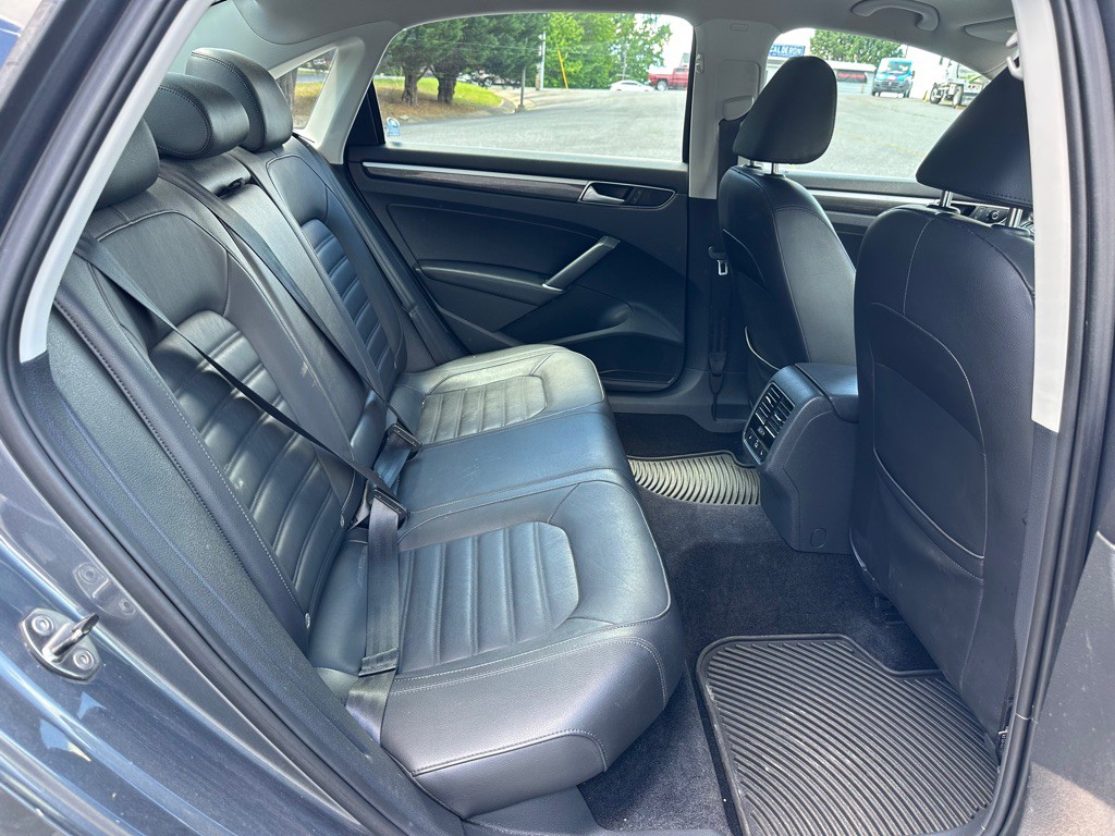 2016 Volkswagen Passat Image 20