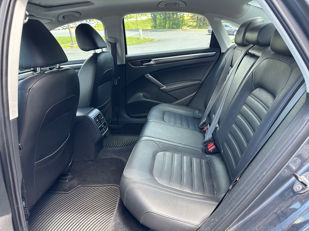 2016 Volkswagen Passat Image 22