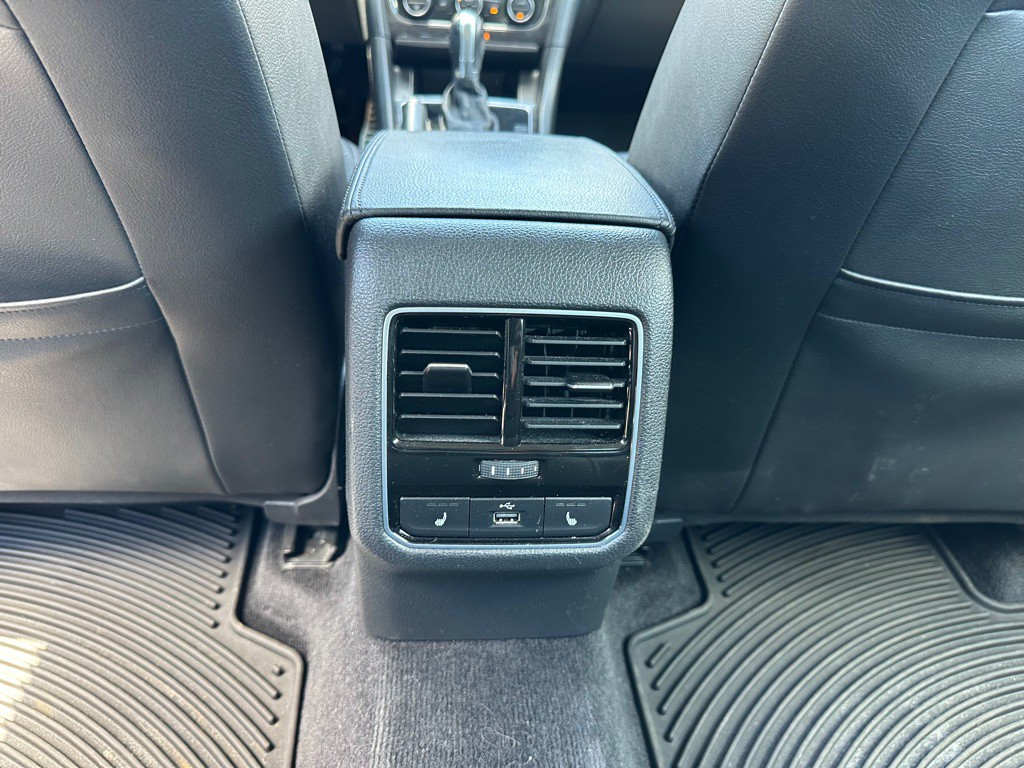 2016 Volkswagen Passat Image 23