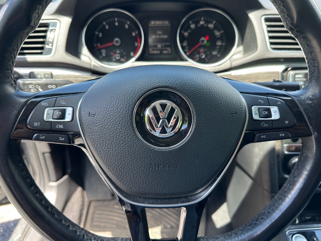 2016 Volkswagen Passat Image 25