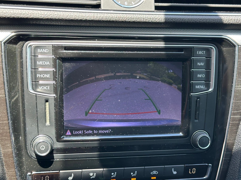 2016 Volkswagen Passat Image 29