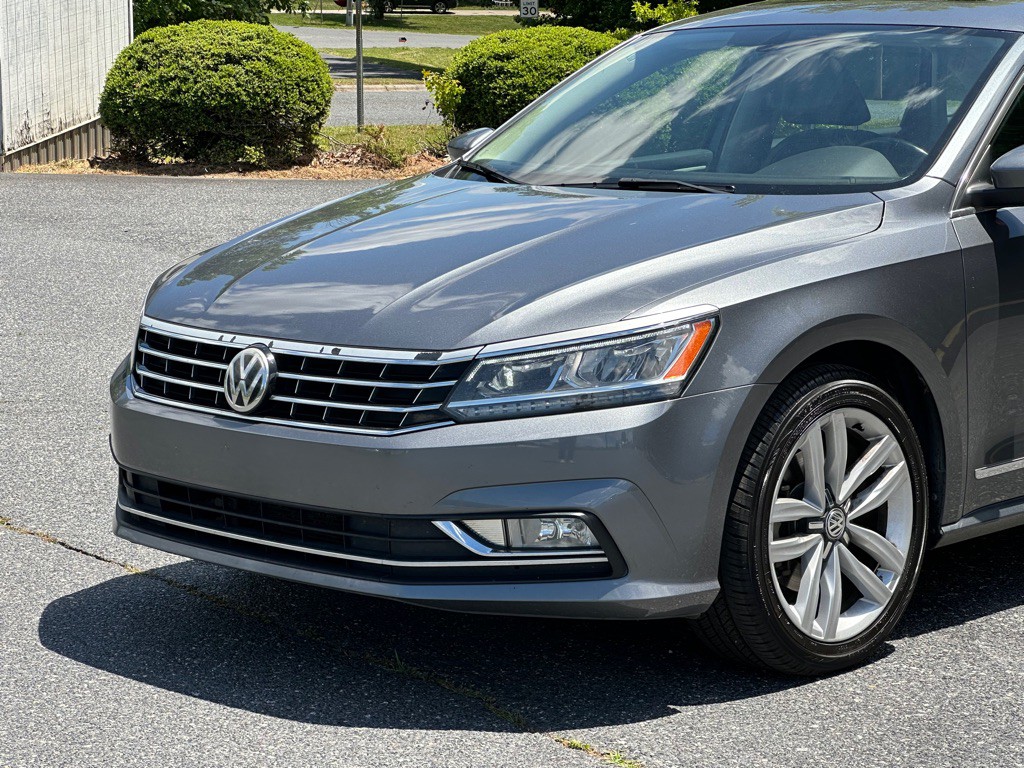 2016 Volkswagen Passat Image 37
