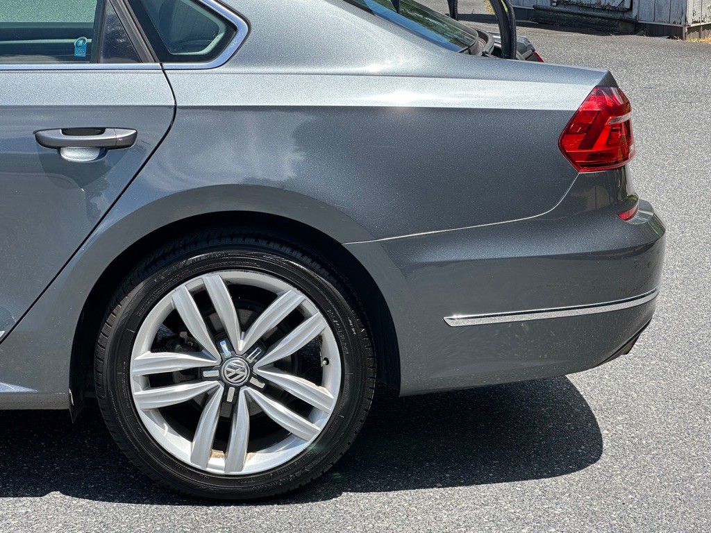 2016 Volkswagen Passat Image 38