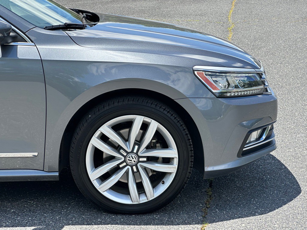 2016 Volkswagen Passat Image 40