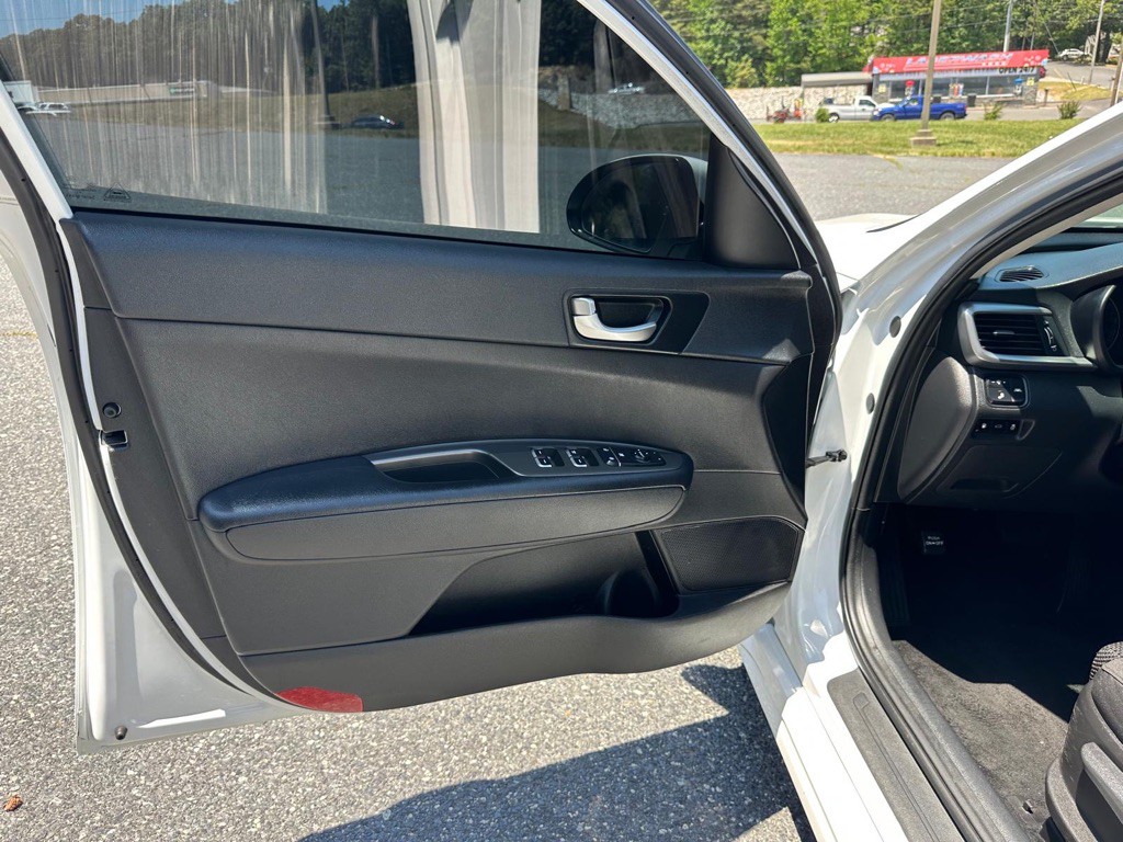 2020 Kia Optima Image 12