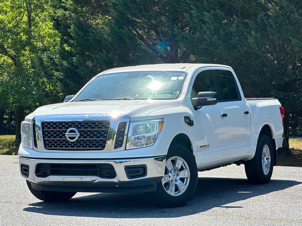 2017 Nissan Titan Image 1