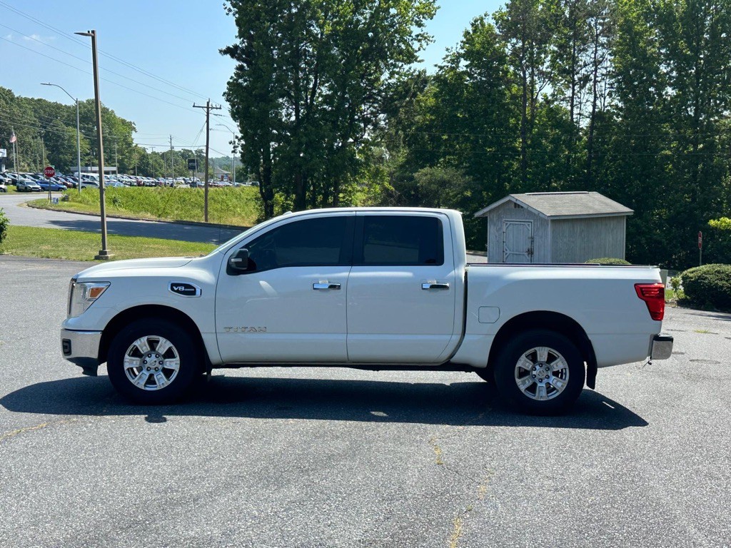 2017 Nissan Titan Image 2