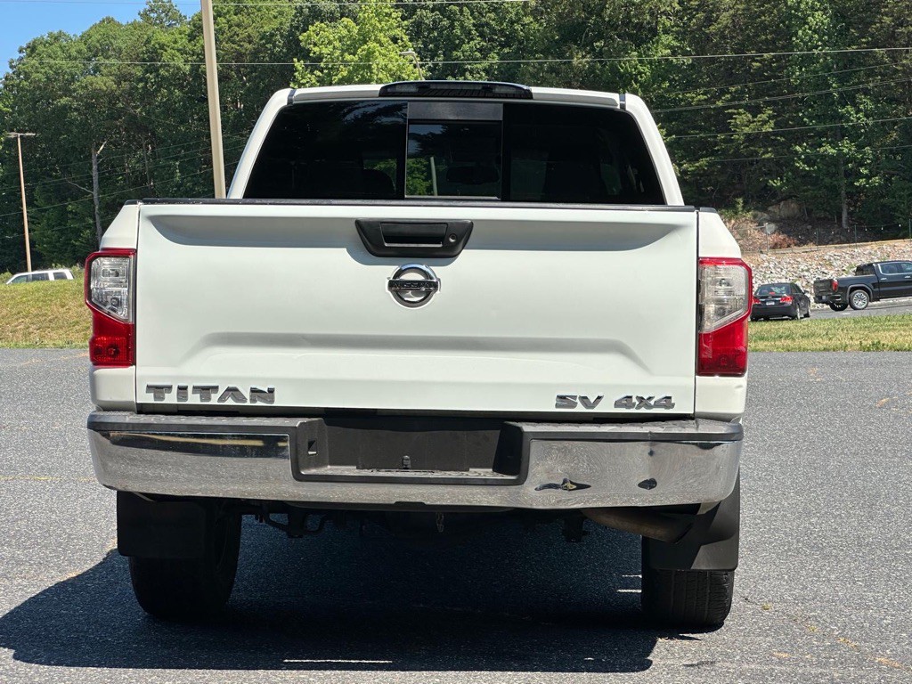 2017 Nissan Titan Image 4