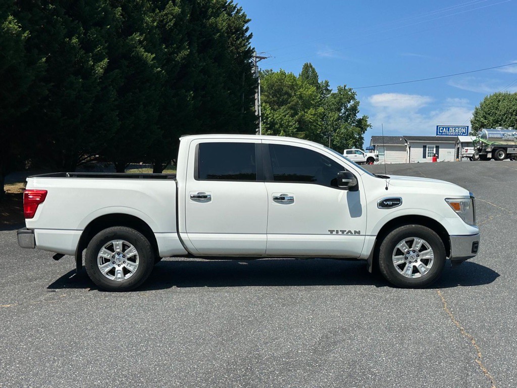 2017 Nissan Titan Image 6