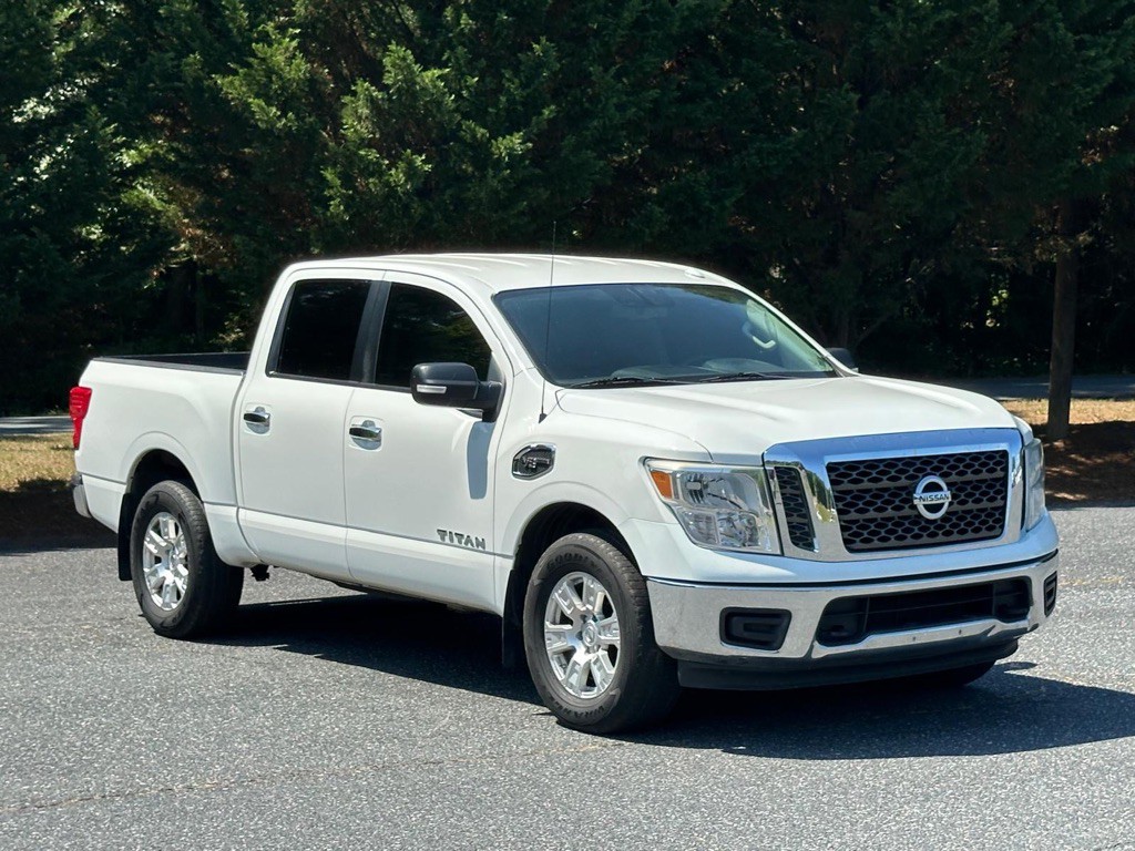 2017 Nissan Titan Image 7