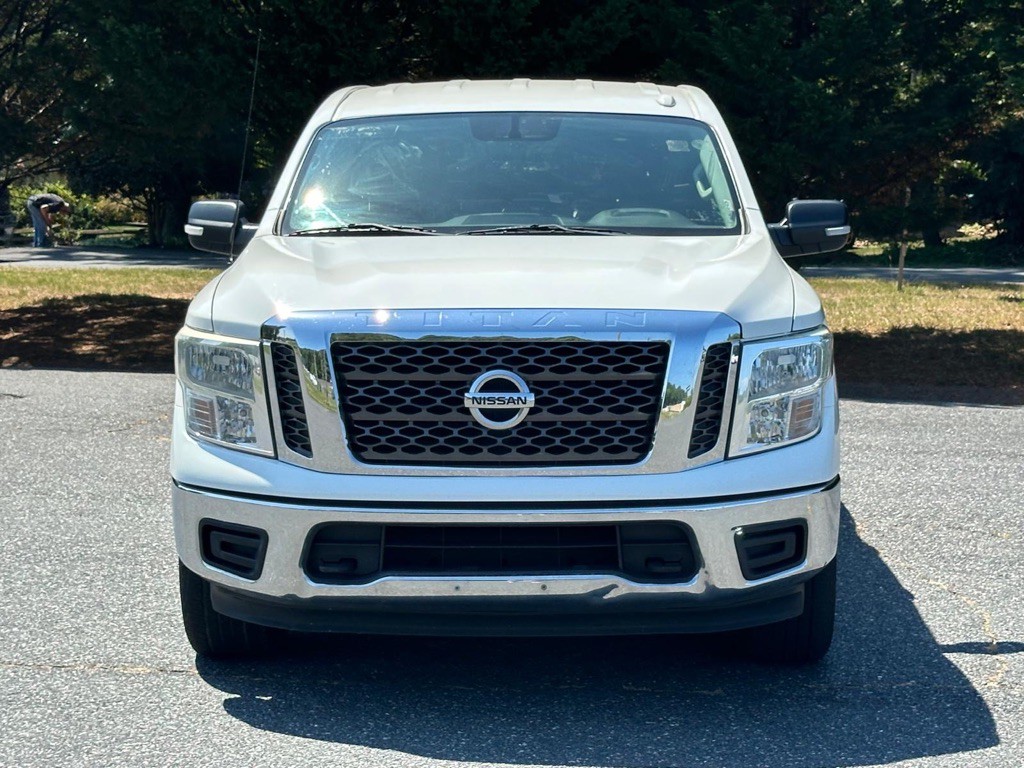 2017 Nissan Titan Image 8