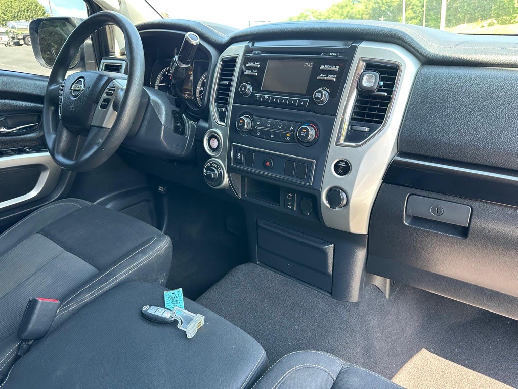 2017 Nissan Titan Image 15