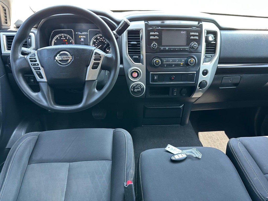 2017 Nissan Titan Image 21
