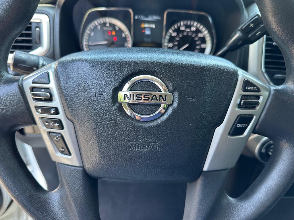 2017 Nissan Titan Image 22