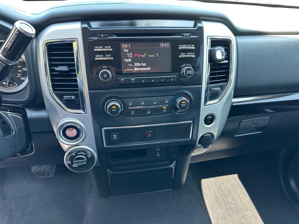2017 Nissan Titan Image 24