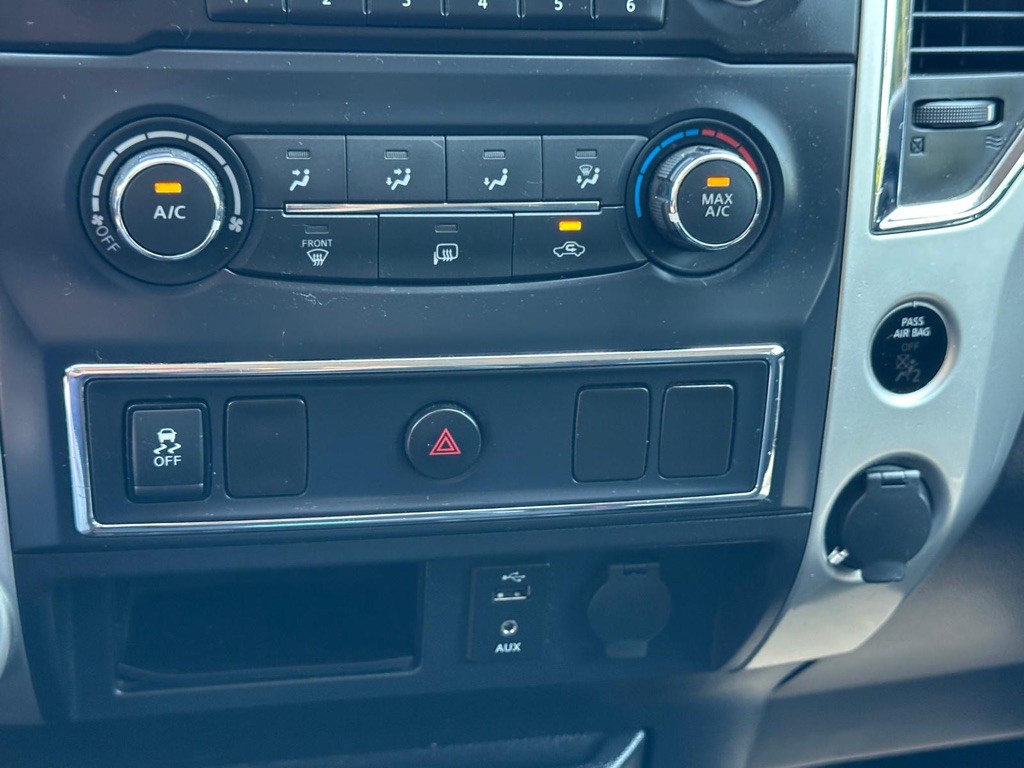 2017 Nissan Titan Image 26