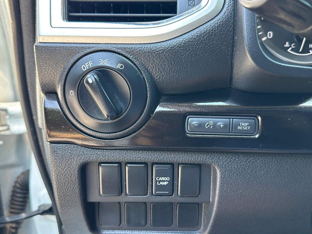 2017 Nissan Titan Image 30