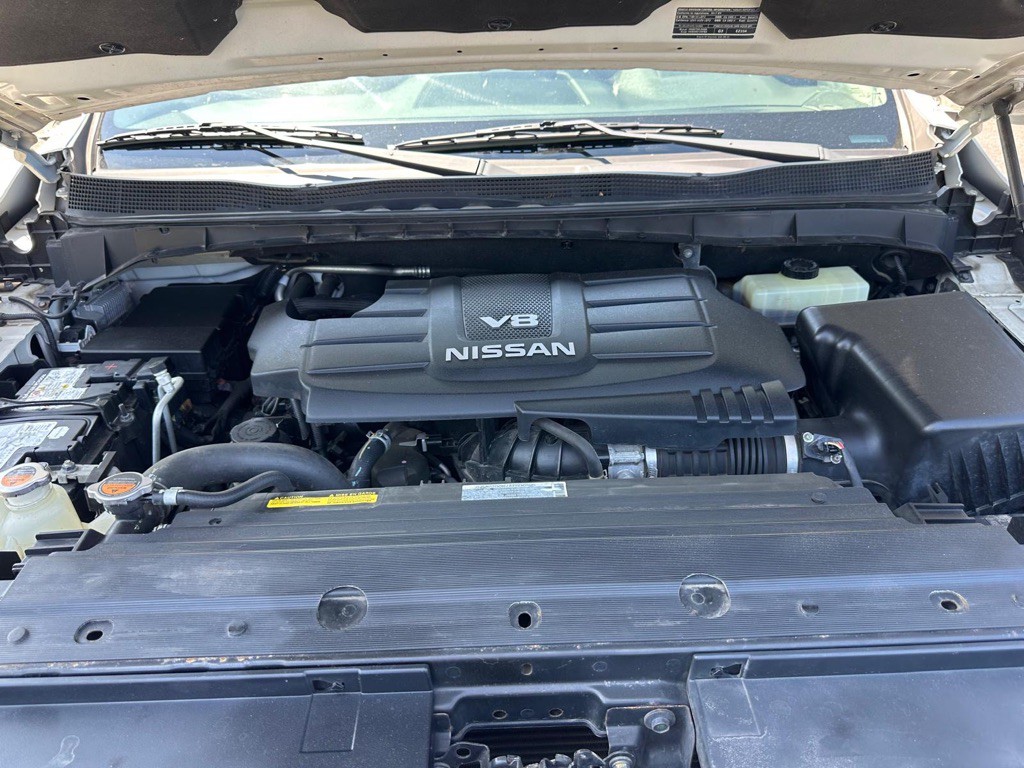2017 Nissan Titan Image 32
